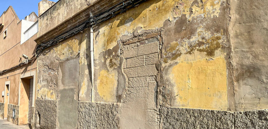 House for sale to renovate in Palma – Urban plot with building potential on Carrer Sant Ignasi