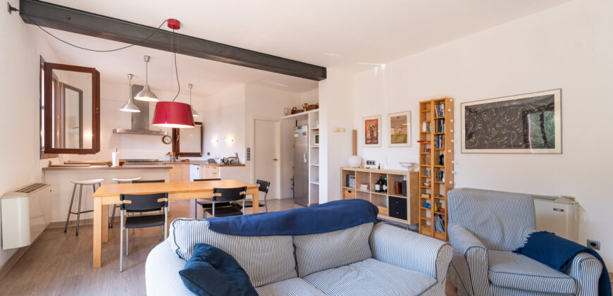 Casa de pueblo reformada en venta en Ses Salines con terraza, patio y todo en una sola planta