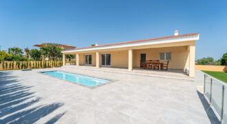 Chalet de obra nueva en venta en Sa Rápita con piscina, jardín y ubicación privilegiada