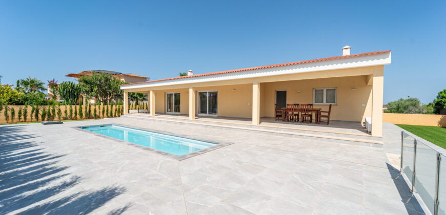 Chalet de obra nueva en venta en Sa Rápita con piscina, jardín y ubicación privilegiada