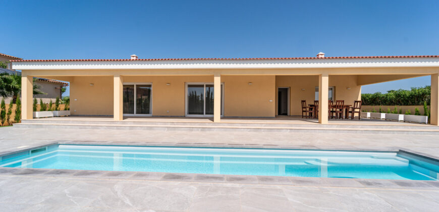 Chalet de obra nueva en venta en Sa Rápita con piscina, jardín y ubicación privilegiada