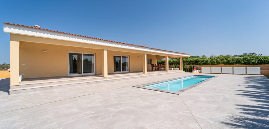 Chalet de obra nueva en venta en Sa Rápita con piscina, jardín y ubicación privilegiada