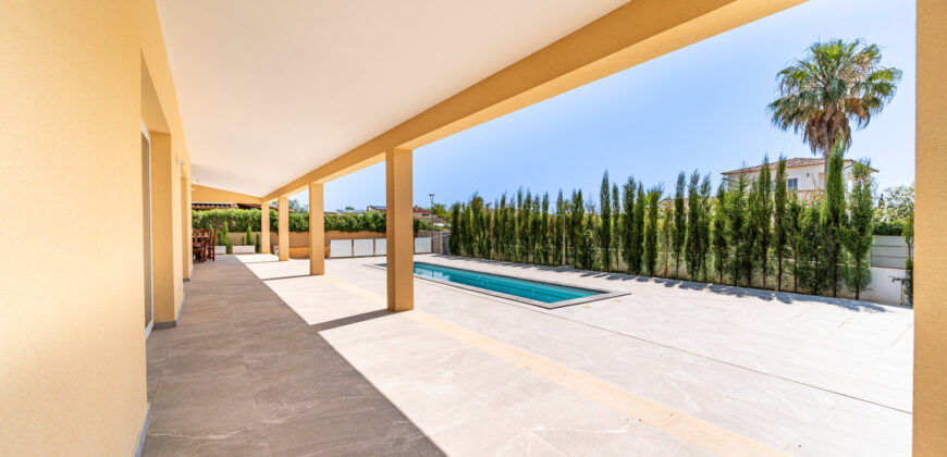 Chalet de obra nueva en venta en Sa Rápita con piscina, jardín y ubicación privilegiada