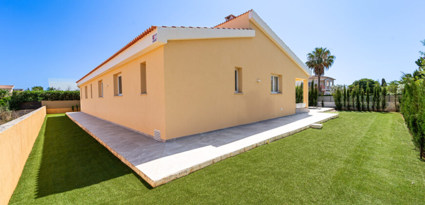 Chalet de obra nueva en venta en Sa Rápita con piscina, jardín y ubicación privilegiada