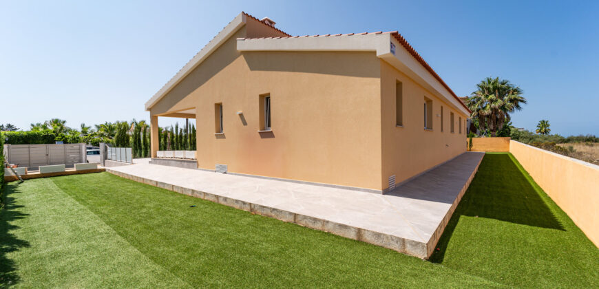 Chalet de obra nueva en venta en Sa Rápita con piscina, jardín y ubicación privilegiada