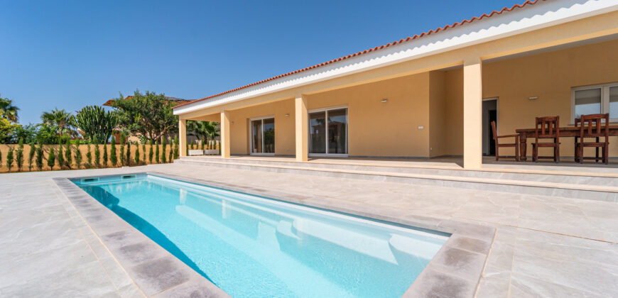 Chalet de obra nueva en venta en Sa Rápita con piscina, jardín y ubicación privilegiada