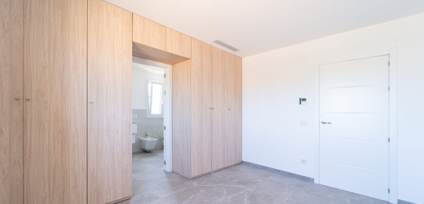 Chalet de obra nueva en venta en Sa Rápita con piscina, jardín y ubicación privilegiada