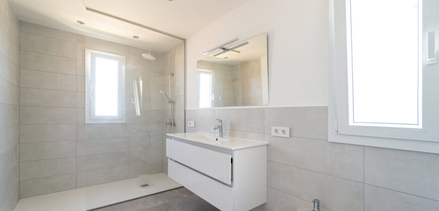 Chalet de obra nueva en venta en Sa Rápita con piscina, jardín y ubicación privilegiada