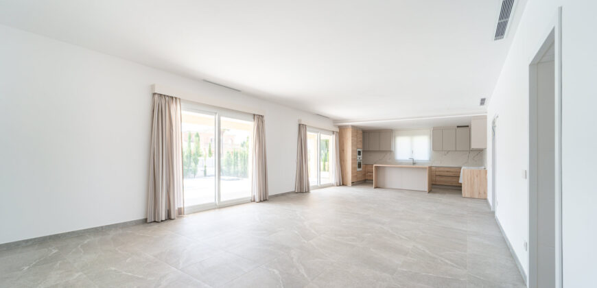 Chalet de obra nueva en venta en Sa Rápita con piscina, jardín y ubicación privilegiada
