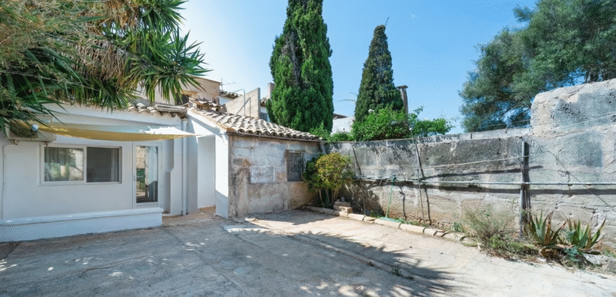 Casa de pueblo en venta en Ses Salines con terraza y gran potencial