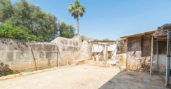 Casa de pueblo en venta en Ses Salines con terraza y gran potencial