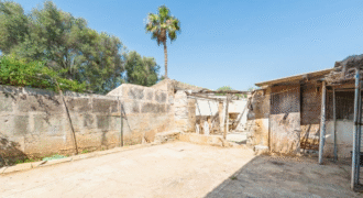 Casa de pueblo en venta en Ses Salines con terraza y gran potencial