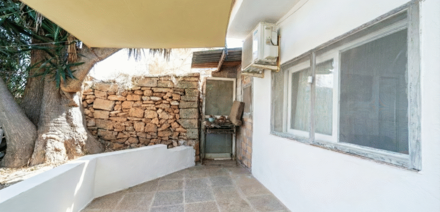 Casa de pueblo en venta en Ses Salines con terraza y gran potencial