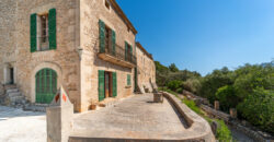 Historic estate in Pollença to renovate, with over 8,900 sq ft of built area and unique potential