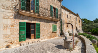 Finca con carácter histórico en Pollença, para reformar, con más de 800 m² construidos y un potencial único