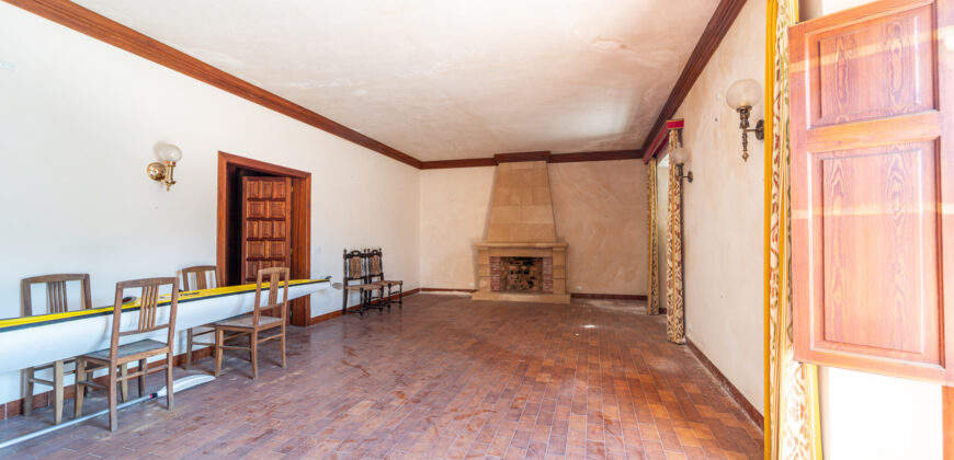Historic estate in Pollença to renovate, with over 8,900 sq ft of built area and unique potential