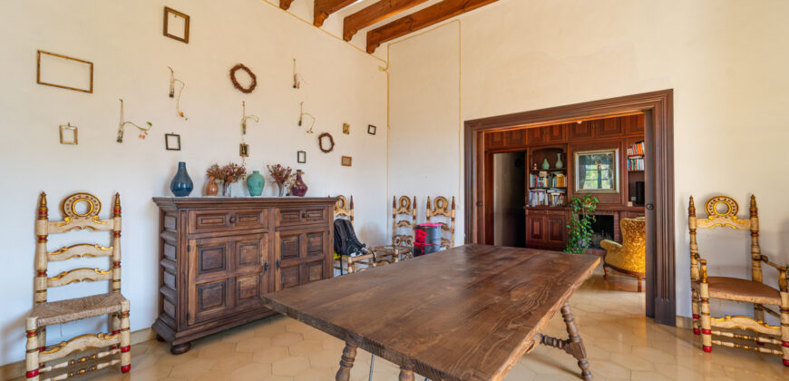 Historic estate in Pollença to renovate, with over 8,900 sq ft of built area and unique potential