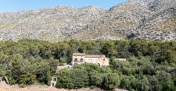 Historic estate in Pollença to renovate, with over 8,900 sq ft of built area and unique potential