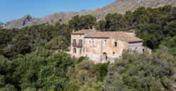 Historic estate in Pollença to renovate, with over 8,900 sq ft of built area and unique potential
