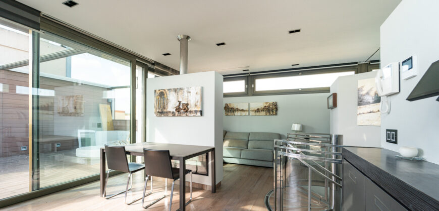 Möbliertes Penthouse-Studio zur Miete in Manacor mit großer Terrasse und hochwertigen Ausstattungen