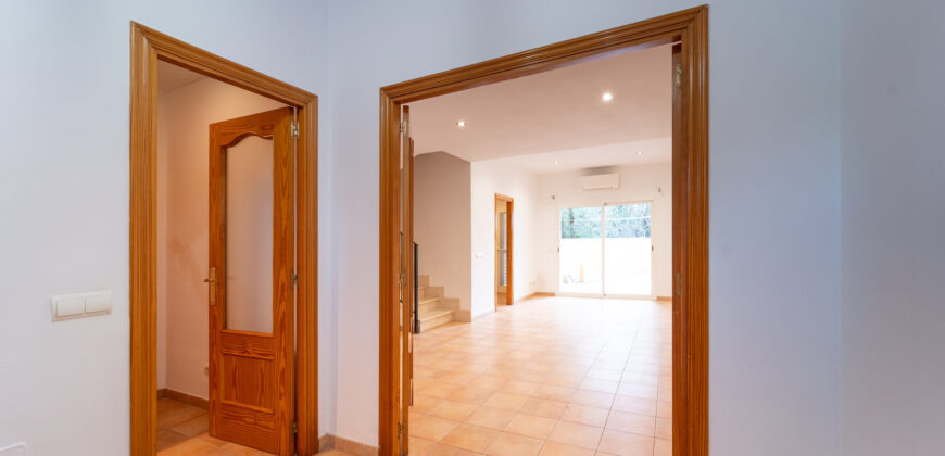 Townhouse for Rent in Ses Salines – space, light, and a prime location
