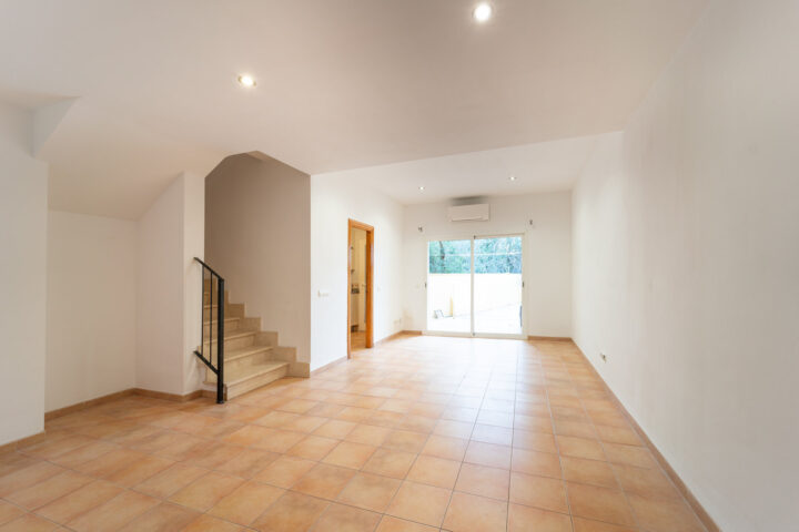 Townhouse for Rent in Ses Salines – space, light, and a prime location