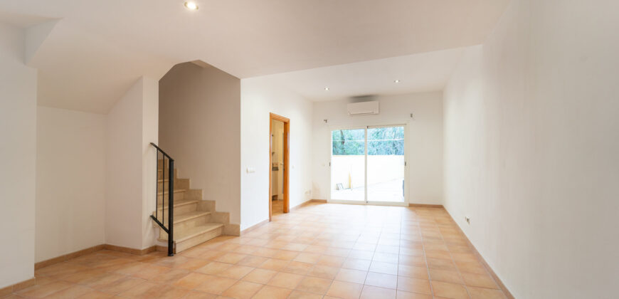 Townhouse for Rent in Ses Salines – space, light, and a prime location