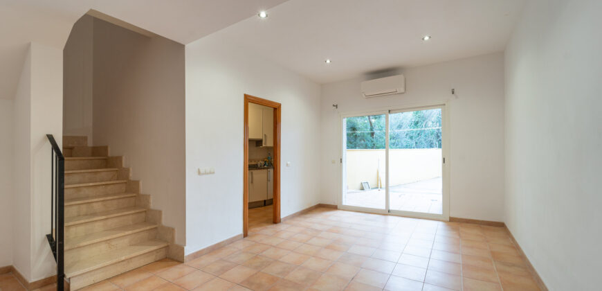 Townhouse for Rent in Ses Salines – space, light, and a prime location