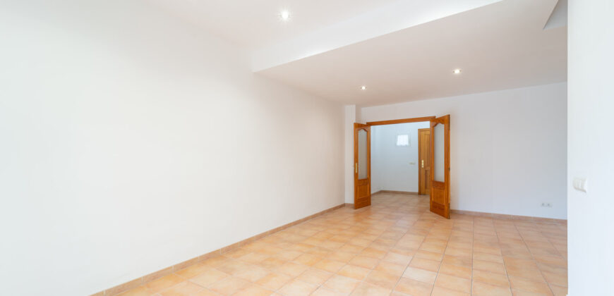 Townhouse for Rent in Ses Salines – space, light, and a prime location