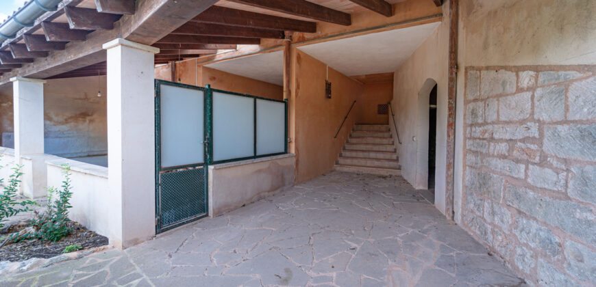 Casa de pueblo señorial en venta en Ses Salines: 6 habitaciones, gran jardín y terrazas