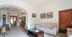Casa de pueblo señorial en venta en Ses Salines: 6 habitaciones, gran jardín y terrazas