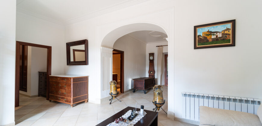 Casa de pueblo señorial en venta en Ses Salines: 6 habitaciones, gran jardín y terrazas