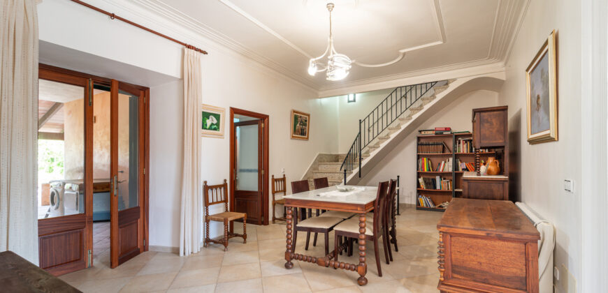 Casa de pueblo señorial en venta en Ses Salines: 6 habitaciones, gran jardín y terrazas