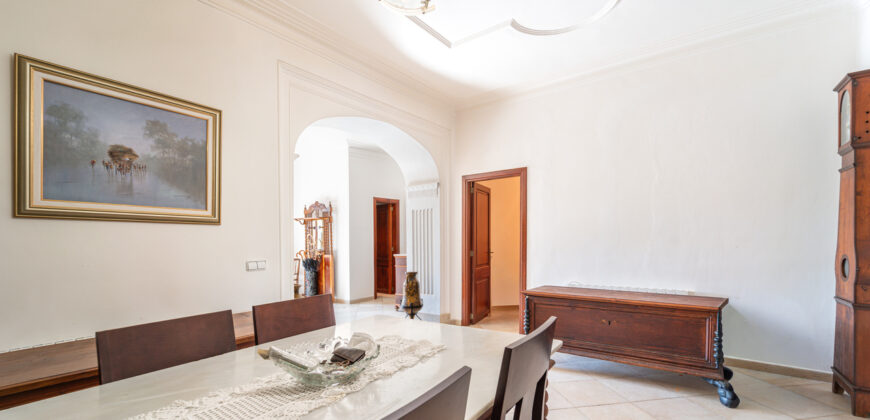 Casa de pueblo señorial en venta en Ses Salines: 6 habitaciones, gran jardín y terrazas