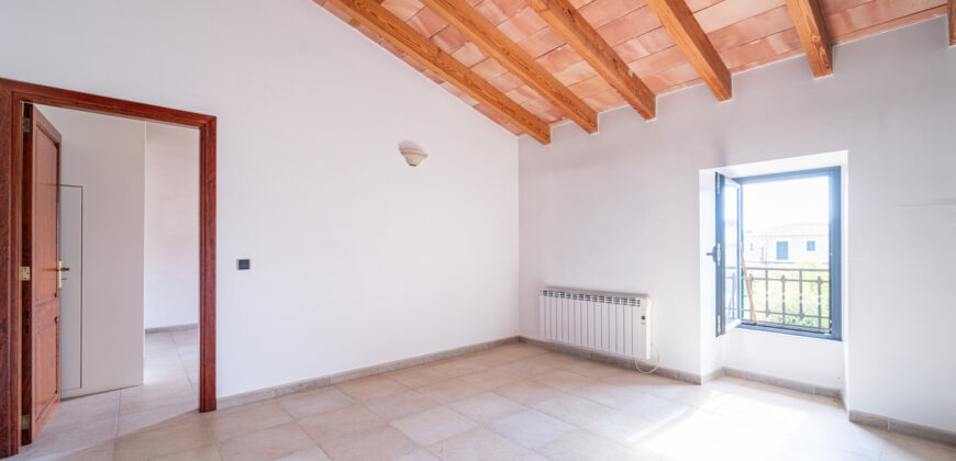 Casa de pueblo señorial en venta en Ses Salines: 6 habitaciones, gran jardín y terrazas