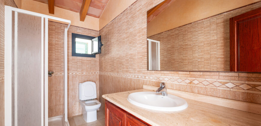 Casa de pueblo señorial en venta en Ses Salines: 6 habitaciones, gran jardín y terrazas