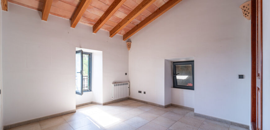 Casa de pueblo señorial en venta en Ses Salines: 6 habitaciones, gran jardín y terrazas