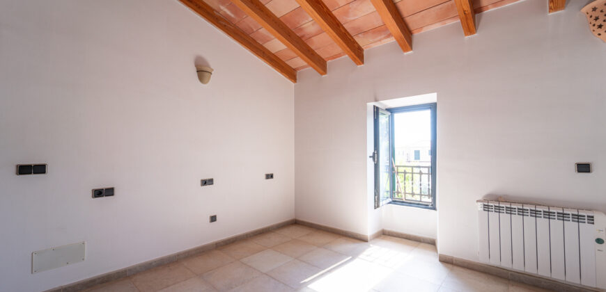Casa de pueblo señorial en venta en Ses Salines: 6 habitaciones, gran jardín y terrazas