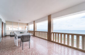 Primera planta en primera línea en Sa Rápita con gran terraza, vistas al mar y alquiler temporal