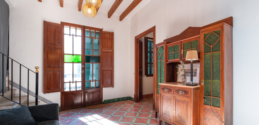 Village house for rent in Ses Salines with large patio — 4 bedrooms, 140 m², quiet street Village house for rent in Ses Salines with large patio — 4 bedrooms, 140 m², quiet street