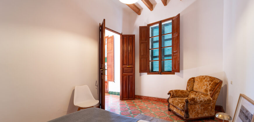 Village house for rent in Ses Salines with large patio — 4 bedrooms, 140 m², quiet street Village house for rent in Ses Salines with large patio — 4 bedrooms, 140 m², quiet street