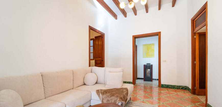 Village house for rent in Ses Salines with large patio — 4 bedrooms, 140 m², quiet street Village house for rent in Ses Salines with large patio — 4 bedrooms, 140 m², quiet street