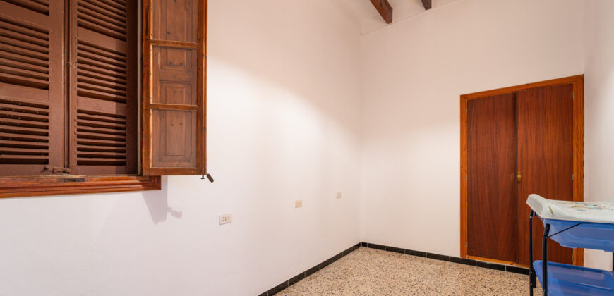 Village house for rent in Ses Salines with large patio — 4 bedrooms, 140 m², quiet street Village house for rent in Ses Salines with large patio — 4 bedrooms, 140 m², quiet street