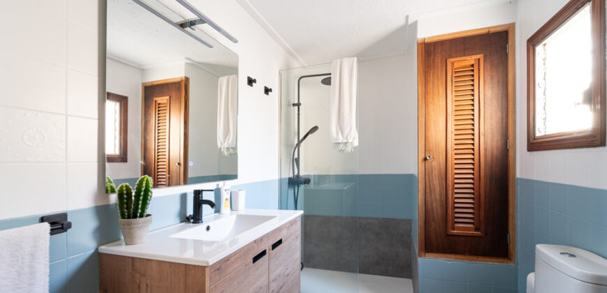 Village house for rent in Ses Salines with large patio — 4 bedrooms, 140 m², quiet street Village house for rent in Ses Salines with large patio — 4 bedrooms, 140 m², quiet street