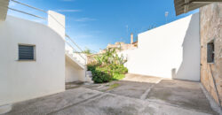 Village house for rent in Ses Salines with large patio — 4 bedrooms, 140 m², quiet street Village house for rent in Ses Salines with large patio — 4 bedrooms, 140 m², quiet street