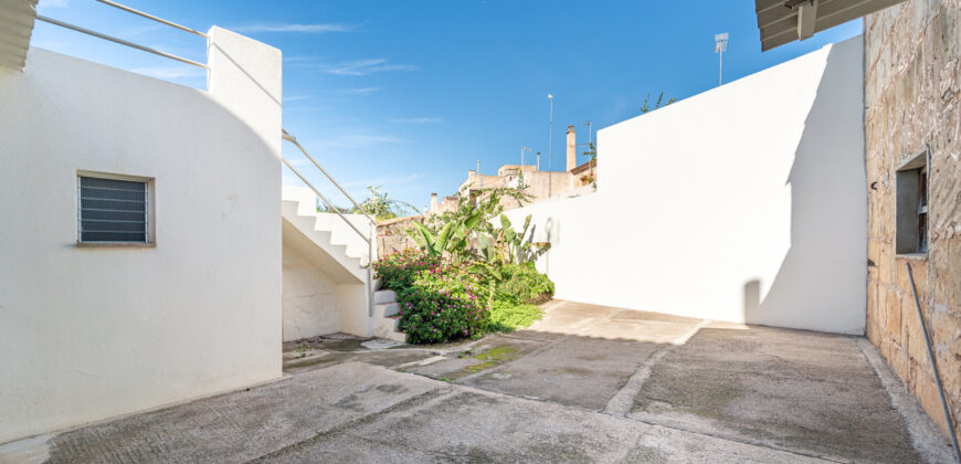 Village house for rent in Ses Salines with large patio — 4 bedrooms, 140 m², quiet street Village house for rent in Ses Salines with large patio — 4 bedrooms, 140 m², quiet street