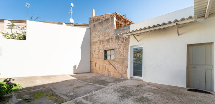 Village house for rent in Ses Salines with large patio — 4 bedrooms, 140 m², quiet street Village house for rent in Ses Salines with large patio — 4 bedrooms, 140 m², quiet street