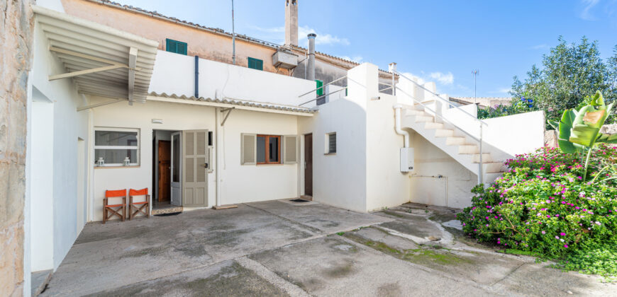 Village house for rent in Ses Salines with large patio — 4 bedrooms, 140 m², quiet street Village house for rent in Ses Salines with large patio — 4 bedrooms, 140 m², quiet street