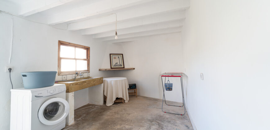 Village house for rent in Ses Salines with large patio — 4 bedrooms, 140 m², quiet street Village house for rent in Ses Salines with large patio — 4 bedrooms, 140 m², quiet street