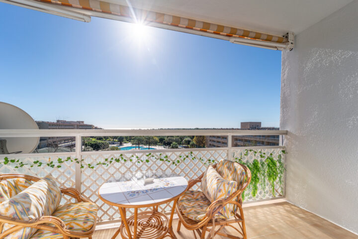 Apartamento en alquiler con terraza y vistas al mar en calas de mallorca